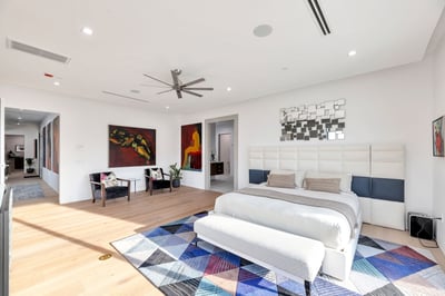 Oversized primary suite with seating area and designer d cor. This Paradise Valley home blends comfort and luxury with open space and updated features.