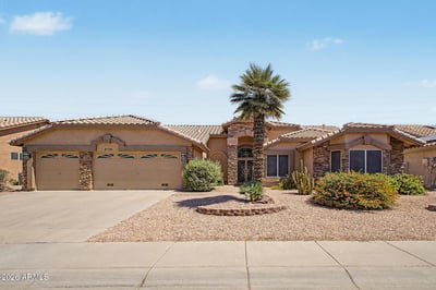 Attractive stone detailing, mature landscaping, and a spacious three-car garage combine to create exceptional curb appeal. This Peoria home offers a welcoming exterior designed for both beauty and functionality.
