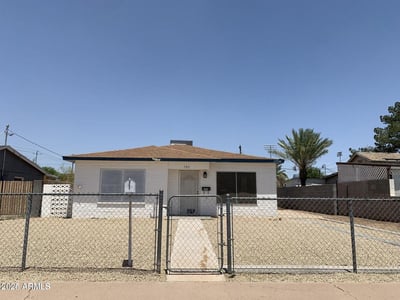 This updated Phoenix residence welcomes you with attractive curb appeal, easy-care landscaping, fenced outdoor space, and dedicated driveway parking. A fantastic opportunity to enjoy modern upgrades in a convenient location.