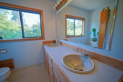 1052 W 10th Ave, Eugene, OR
