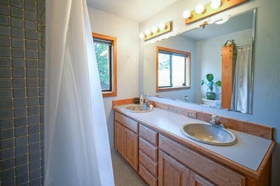 1052 W 10th Ave, Eugene, OR