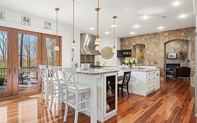 VIRTUALLY STAGED Paint and some decorative items have been altered to reflect a lighter shade.