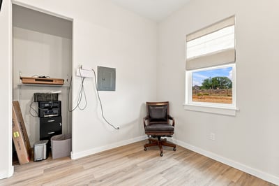 8 South Horton Road, Edgewood, NM