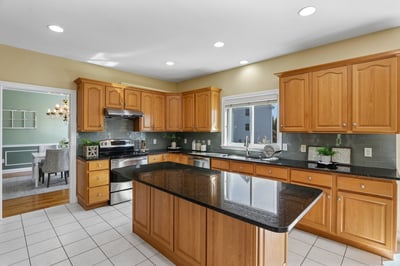 1 Squire Armour Rd, Windham, NH
