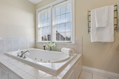 1 Squire Armour Rd, Windham, NH