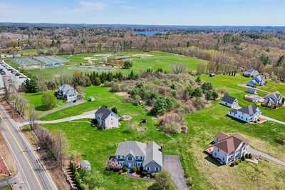 1 Squire Armour Rd, Windham, NH