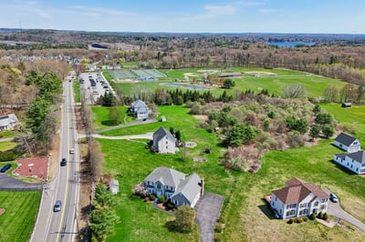 1 Squire Armour Rd, Windham, NH