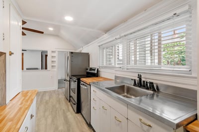 98 Vine St, Nashua, NH