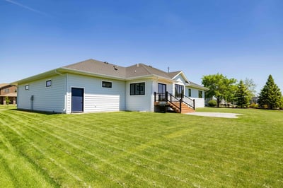 1575 57th Avenue S, Grand Forks, ND