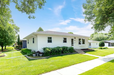 618 5th St SE, East Grand Forks, MN