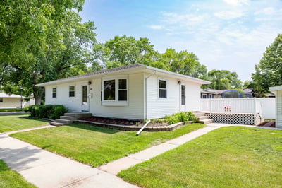 618 5th St SE, East Grand Forks, MN