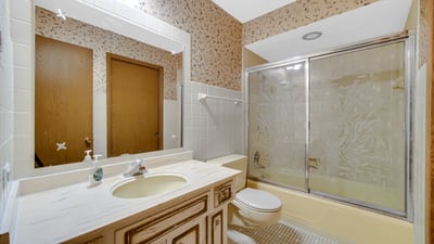 9236 S Karlov Ave, Oak Lawn, IL
