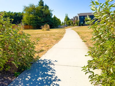 Easy paved paths. Looking towards Lord Byron Place.