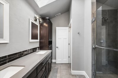 Attached ensuite with double sinks, Quartz counter, walk-in shower, skylight & vaulted ceiling.