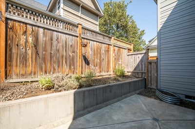 Perfect for a small garden/flowerbed.