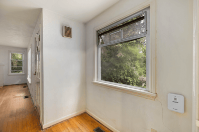 9525 7th Ave NW, Seattle, WA