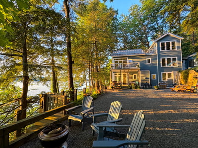 Custom 4 BR, 3.5 Bath, 2426 sq.ft. Contemporary Lakehome