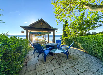 Private Landscaped Lakefront Patio & Fire Pit
