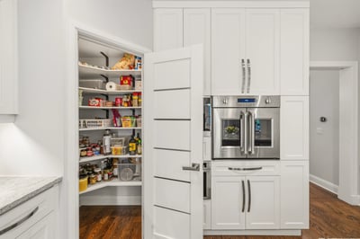 93 Hillview Rd, Aurora, ON