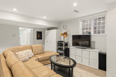 93 Hillview Rd, Aurora, ON