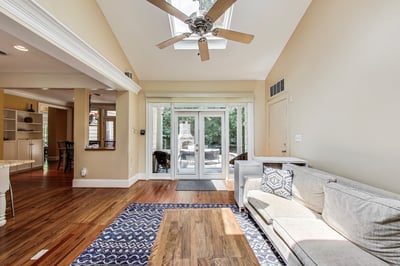 Light & Bright Morning Room off Kitchen