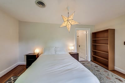 5809 Grosvenor Lane, Bethesda, MD