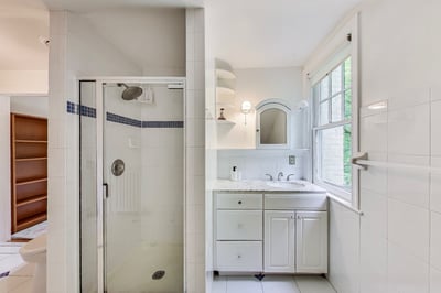 Hall Bath 3