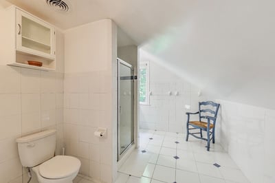5809 Grosvenor Lane, Bethesda, MD