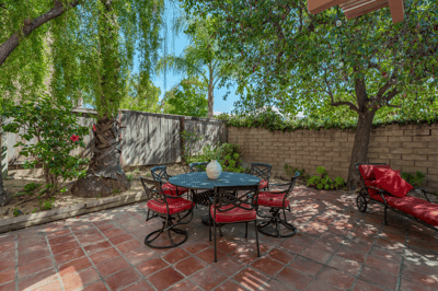 3806 Lost Springs Dr, Calabasas, CA