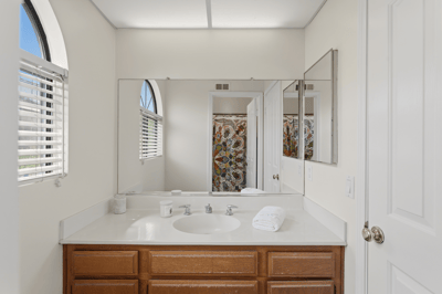 3806 Lost Springs Dr, Calabasas, CA