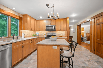 9 Checkerberry Ln, Bedford, NH