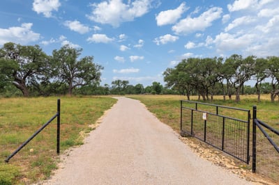 105 Colette Ln, Blanco, TX