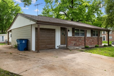 11118 Alan Shepard Dr, Maryland Heights, MO