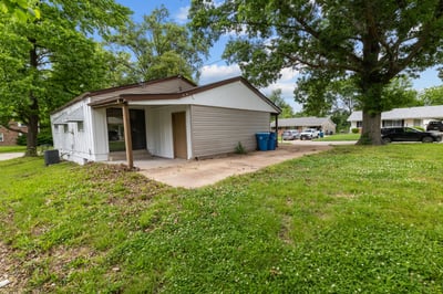11118 Alan Shepard Dr, Maryland Heights, MO