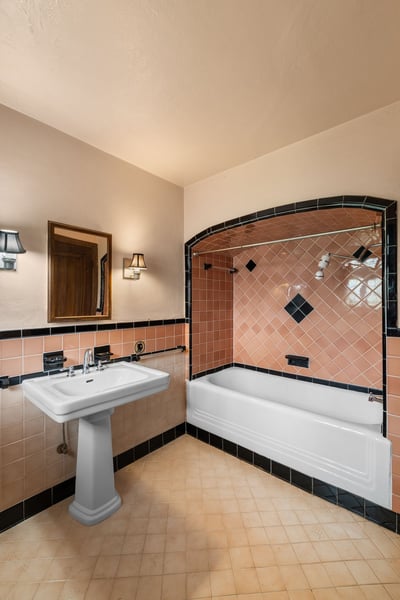 7332 Country Club DR, Saint Louis, MO