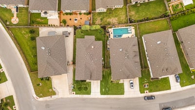 Discover a well-planned neighborhood featuring spacious homes and inviting outdoor spaces, ideal for family living.