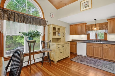 224 College Highway, Southampton, MA