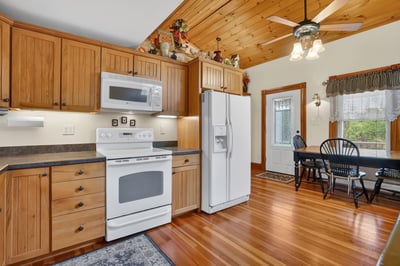 224 College Highway, Southampton, MA