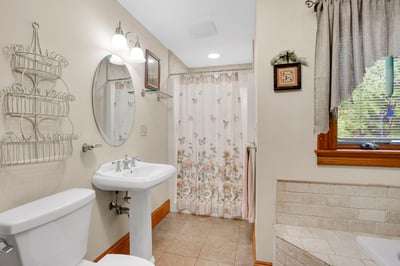 224 College Highway, Southampton, MA