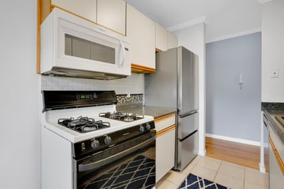 272 Regency Park Dr, Agawam, MA