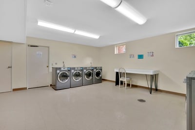 272 Regency Park Dr, Agawam, MA