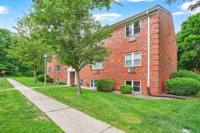 272 Regency Park Dr, Agawam, MA