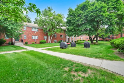 272 Regency Park Dr, Agawam, MA