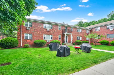 272 Regency Park Dr, Agawam, MA