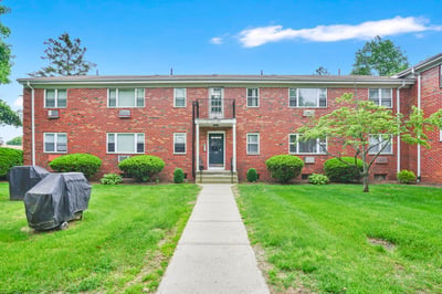 272 Regency Park Dr, Agawam, MA