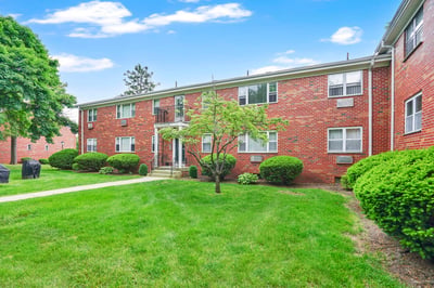 272 Regency Park Dr, Agawam, MA