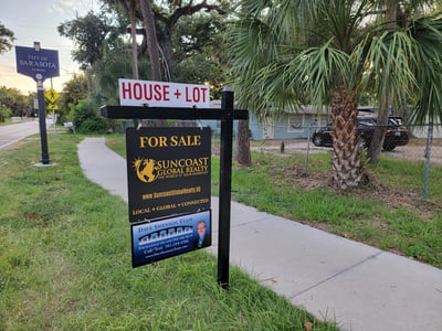 Prime location for your next investment opportunity, featuring a spacious lot ready for development.