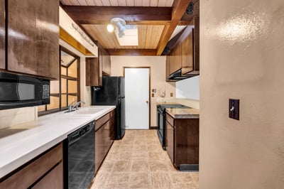 2546 SW Sherwood Drive, Portland, OR