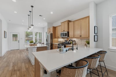 Check out this fabulous kitchen!!