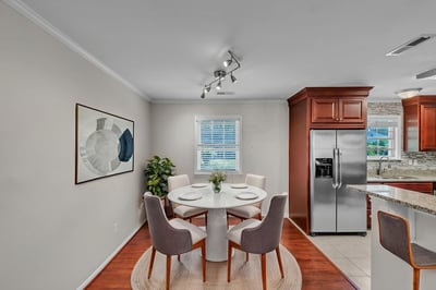 VIRTUALLY STAGED DINING ROOM